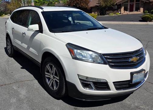 White 2015 Chevrolet Traverse 2LT