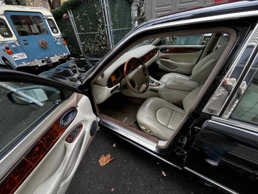Black 2001 Jaguar Vanden Plas Supercharged