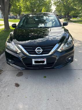 Black 2016 Nissan Altima 3.5 SL