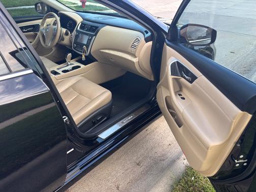 Black 2016 Nissan Altima 3.5 SL