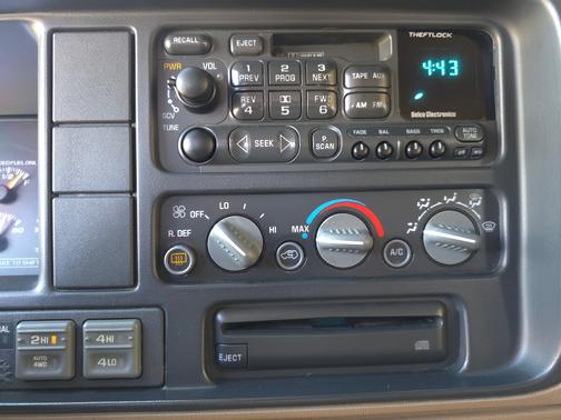 Blue 1998 GMC Suburban 2500