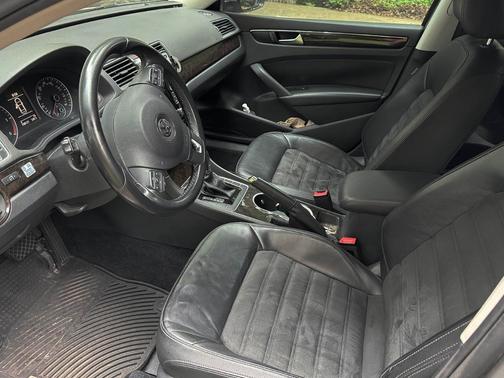 Silver 2014 Volkswagen Passat 2.0L TDI SEL Premium