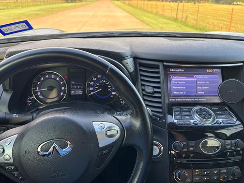 Silver 2016 INFINITI QX70 Base