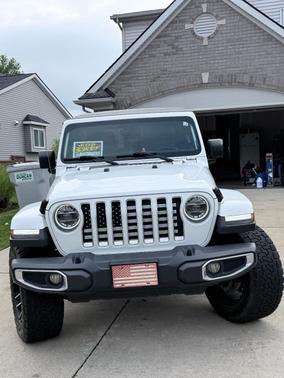 White 2018 Jeep Wrangler Unlimited Sahara
