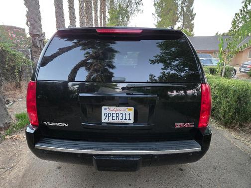 Black 2013 GMC Yukon Denali