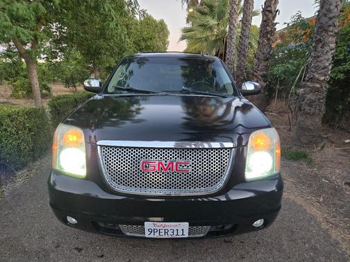 Black 2013 GMC Yukon Denali