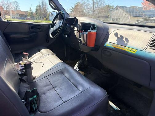 White 2001 Ford F-150 XL