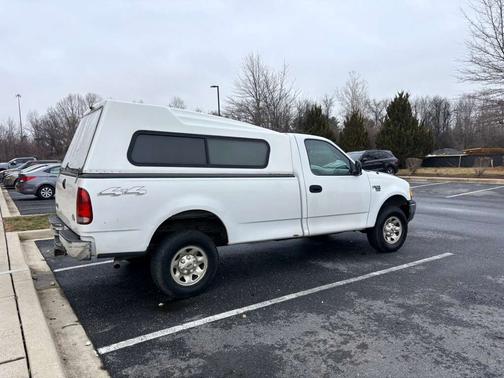 White 2001 Ford F-150 XL