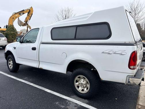 White 2001 Ford F-150 XL
