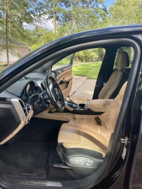 Photo 5 of 7 of 2016 Porsche Cayenne Base