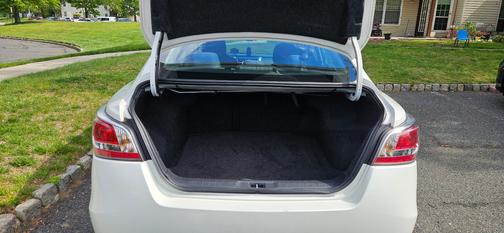 White 2015 Nissan Altima 2.5 SV
