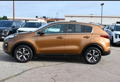 Gold 2020 Kia Sportage LX