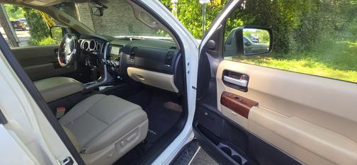 White 2015 Toyota Sequoia Platinum