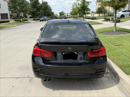Black 2018 BMW 330 i
