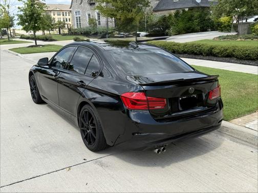 Black 2018 BMW 330 i