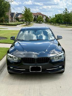 Black 2018 BMW 330 i