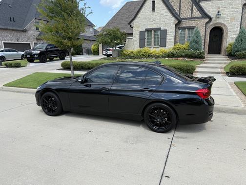 Black 2018 BMW 330 i