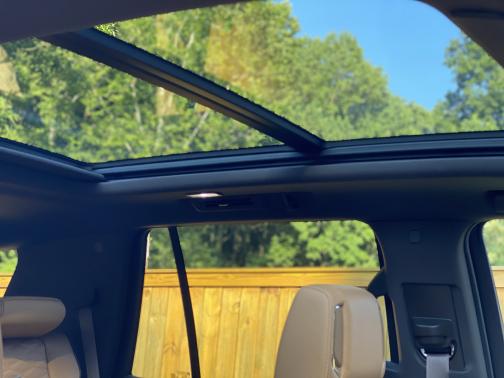Photo 5 of 6 of 2022 Cadillac Escalade Sport
