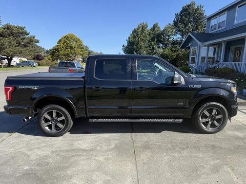 Black 2017 Ford F-150 XLT