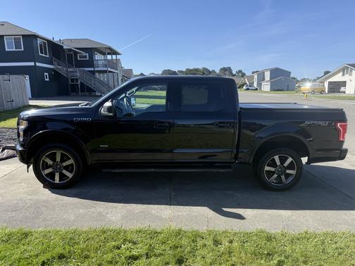 Black 2017 Ford F-150 XLT