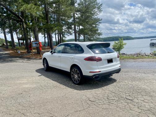 2017 Porsche Cayenne Platinum Edition