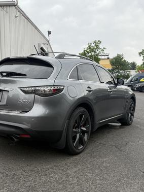 2017 INFINITI QX70 Base