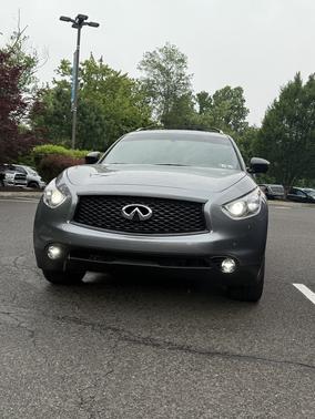 2017 INFINITI QX70 Base