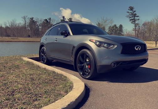 2017 INFINITI QX70 Base