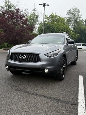 2017 INFINITI QX70 Base