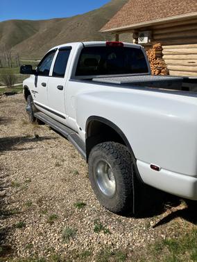 White 2005 Dodge Ram 3500 Laramie Quad Cab DRW