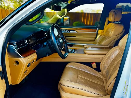 2022 Jeep Grand Wagoneer Series III