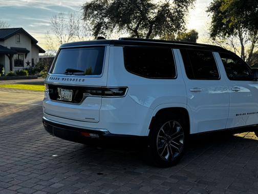 2022 Jeep Grand Wagoneer Series III
