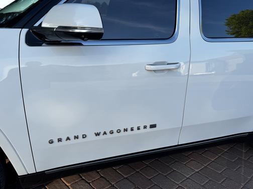 2022 Jeep Grand Wagoneer Series III