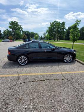 2021 Volvo S60 T6 Momentum