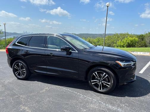 Black 2018 Volvo XC60 T5 Momentum