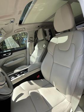 Black 2018 Volvo XC60 T5 Momentum