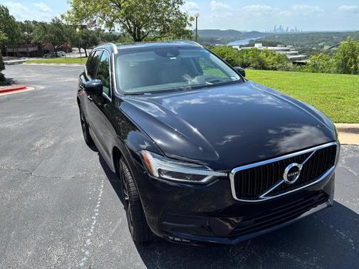 Black 2018 Volvo XC60 T5 Momentum
