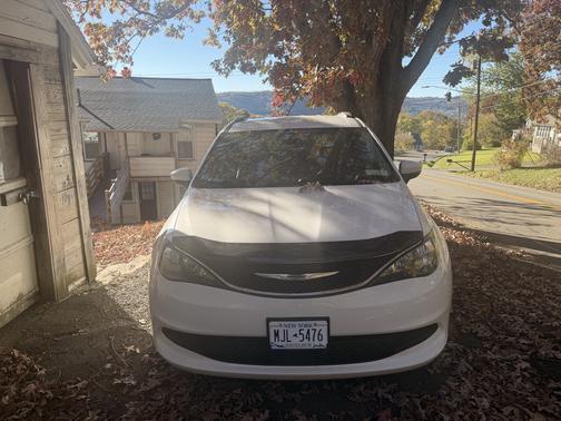 White 2021 Chrysler Voyager LXI