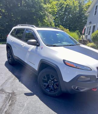 White 2015 Jeep Cherokee Trailhawk