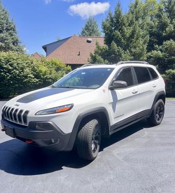 White 2015 Jeep Cherokee Trailhawk