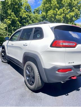 White 2015 Jeep Cherokee Trailhawk