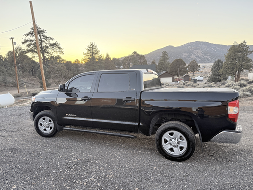 2017 Toyota Tundra SR5