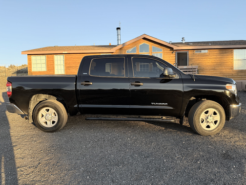 2017 Toyota Tundra SR5