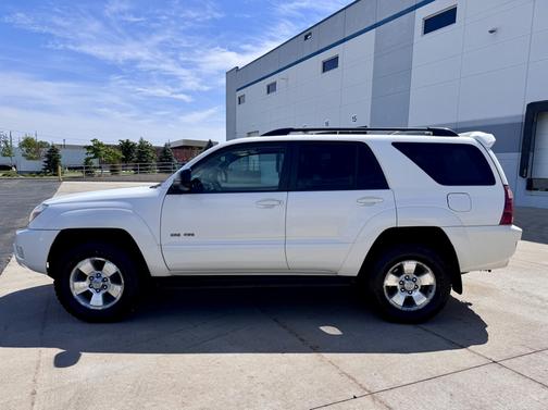 White 2005 Toyota 4Runner SR5