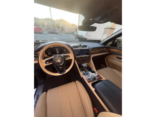 2024 Bentley Bentayga EWB V8
