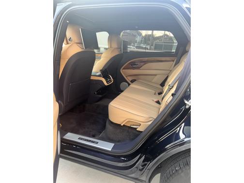 2024 Bentley Bentayga EWB V8