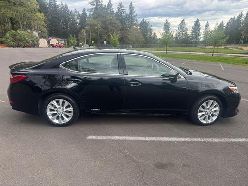 2013 Lexus ES 300h Base