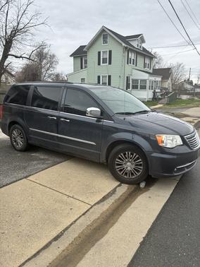 2014 Chrysler Town & Country Touring-L