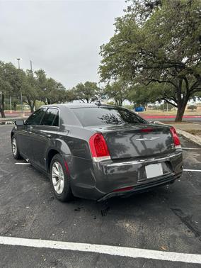 2016 Chrysler 300 Limited