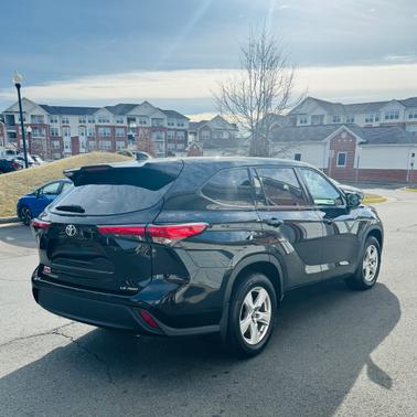 2022 Toyota Highlander LE